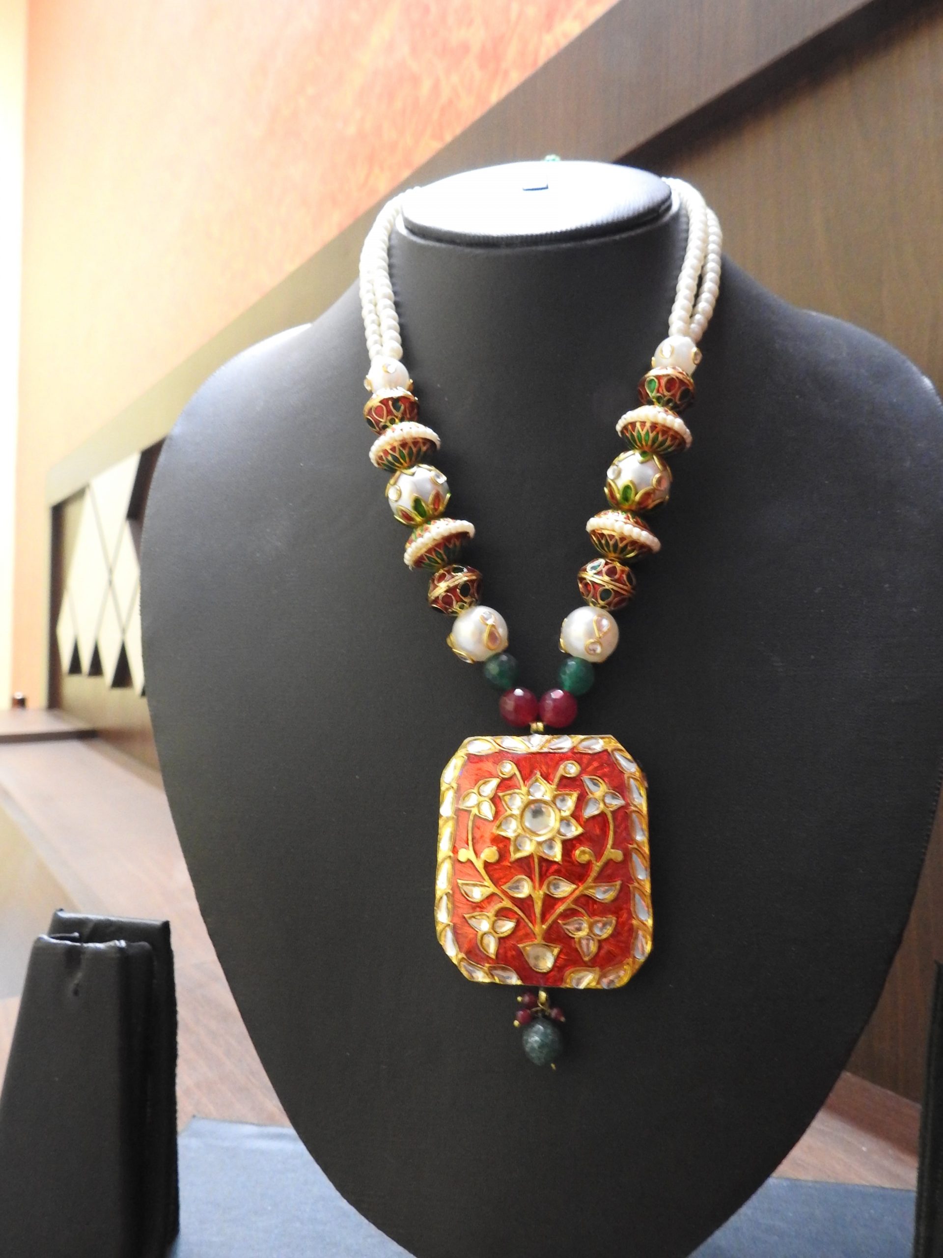 IMITATION KUNDAN MEENA RED NECKLACE / ARTIFICIAL KUNDAN MEENA JEWELLERY RED NEKLACE - Image 3